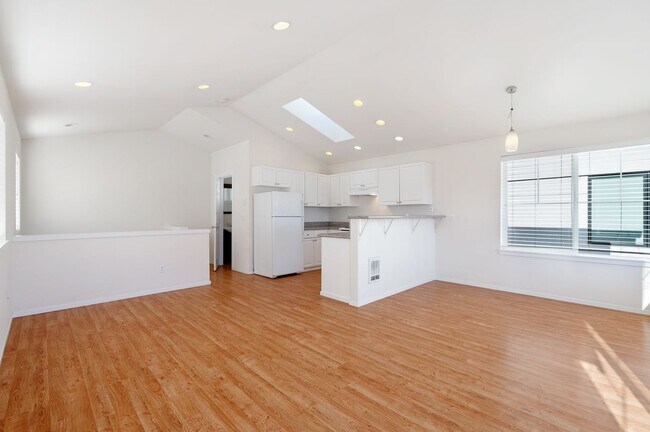 Building Photo - 1213 6th Ave N