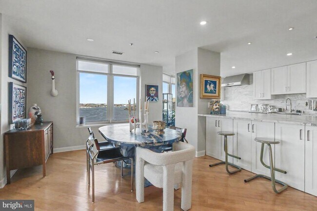 Building Photo - 100 Harborview Dr