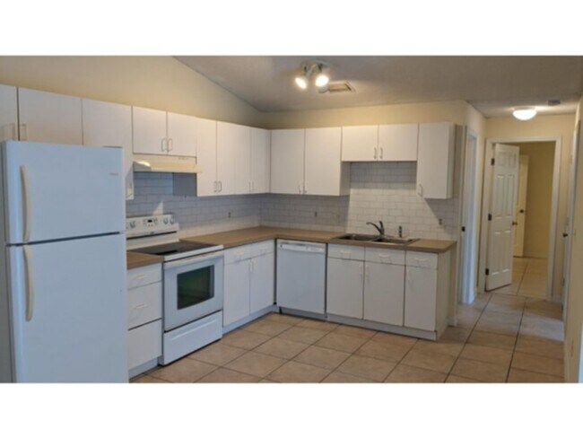 Building Photo - 1/2 off 1st Month's Rent! Indian Trails Duplex Available March.