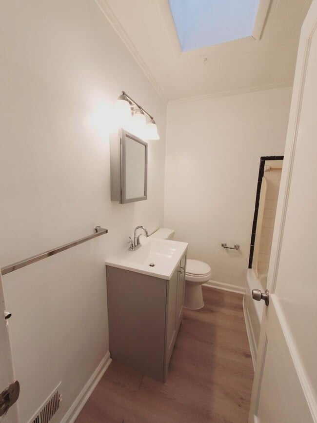 Building Photo - 410 Joplin St