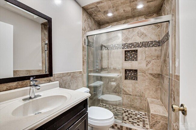Building Photo - 3902 Springbrook Dr