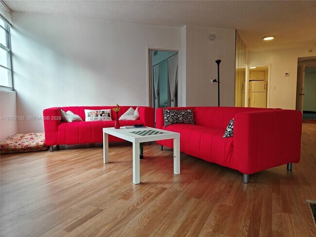 Building Photo - 825 Brickell Bay Dr