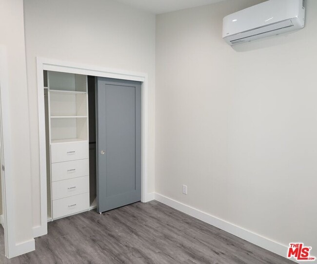 Building Photo - 422-422-1 Almond Ave