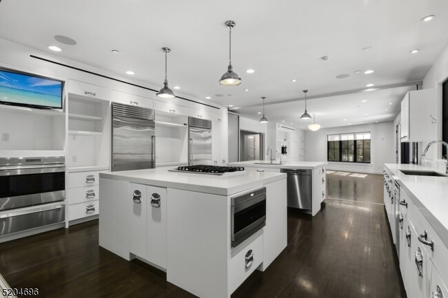 Building Photo - 60 Fernwood Rd