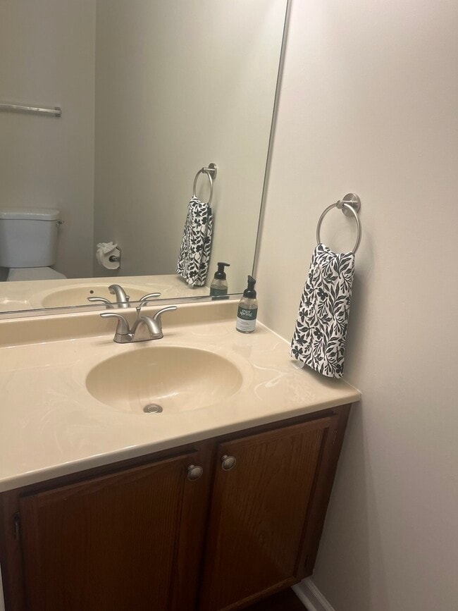 Building Photo - 1219 N Village Dr