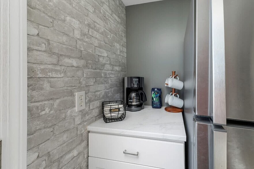 Building Photo - 9 Cole St