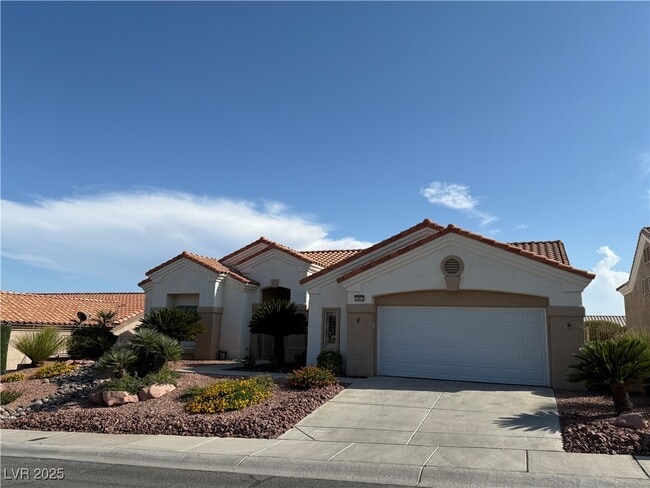 Building Photo - 10513 Longwood Dr