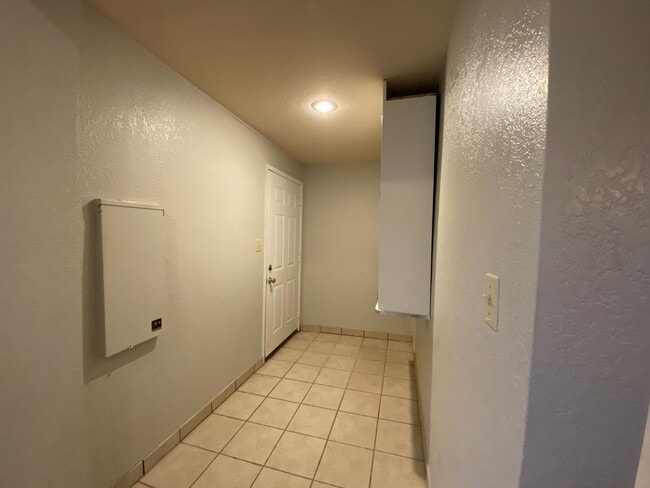 Building Photo - Beautifully Updated South Hill Home in Spo...