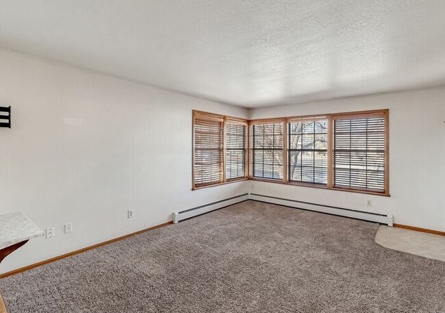 Building Photo - Charming 2-bedroom, 2-bathroom townhome with a 1-car garage