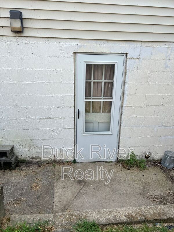 Building Photo - 803 Fleming St
