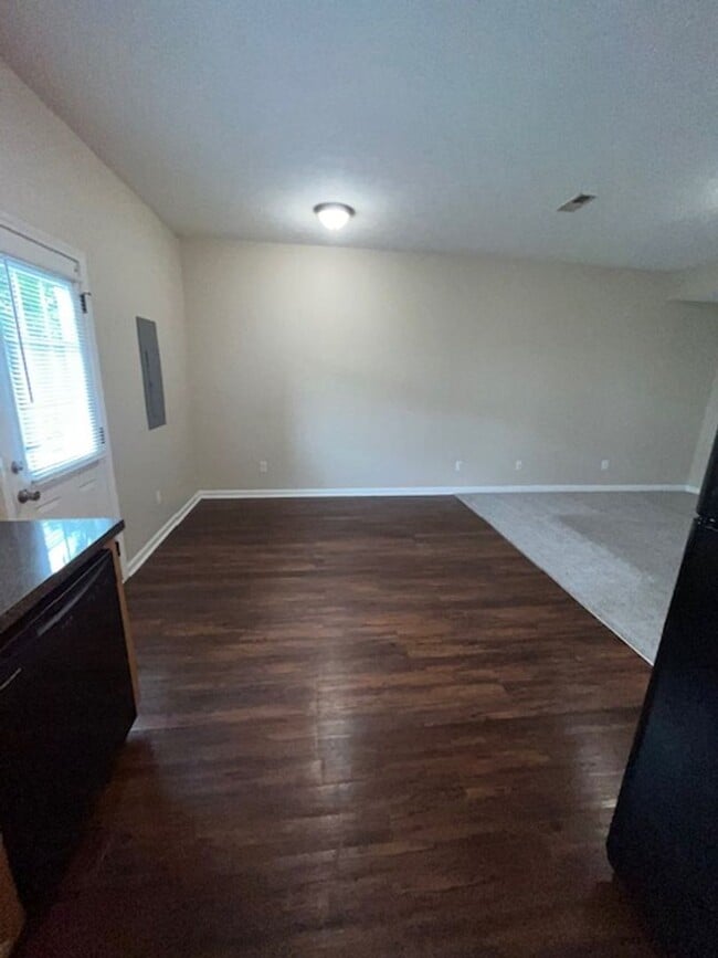 Building Photo - 3-bedroom, 1.5-bathroom home located in the heart of Nicholasville, KY.