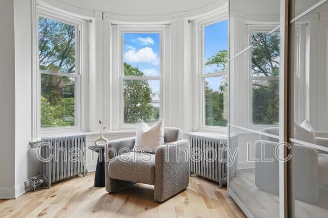 Building Photo - 136 R St NE