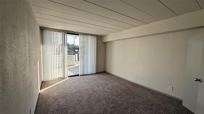 Building Photo - 5400 Memorial Dr