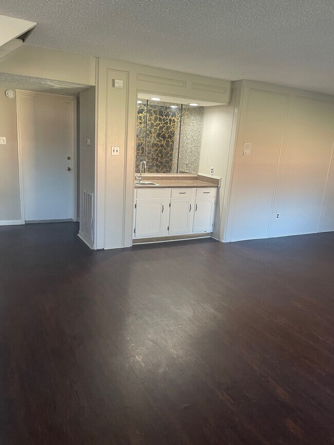 Building Photo - 10106 Lost Trail St