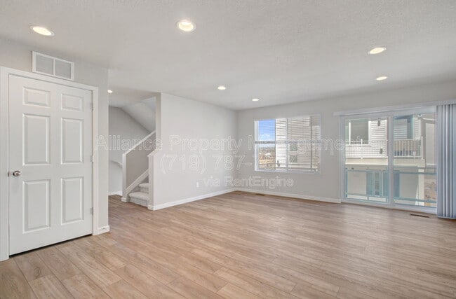 Building Photo - 5732 Thurless Ln