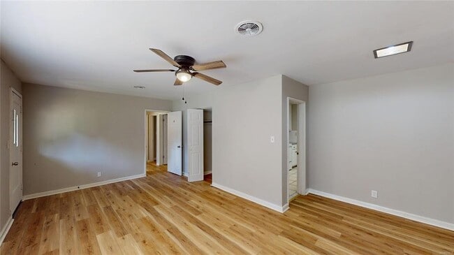 Building Photo - 3234 Willow Ln Dr