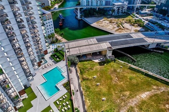 Building Photo - 350 S Miami Ave