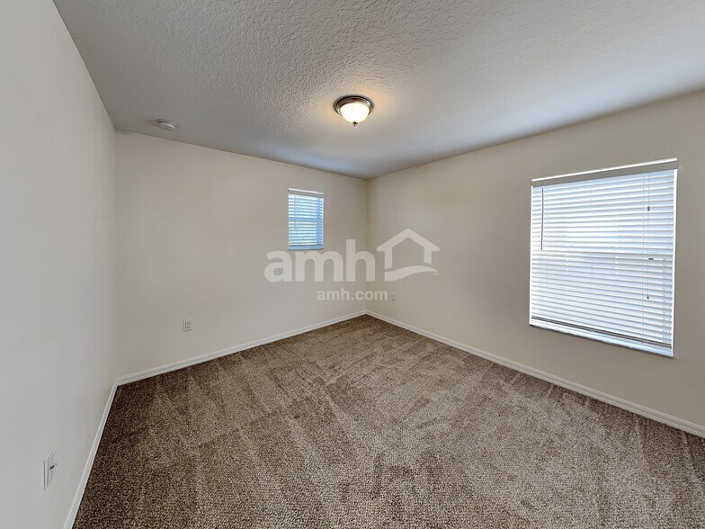 Building Photo - 19554 Timberbluff Dr