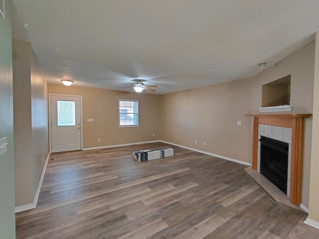 Building Photo - 2 Bedroom Home