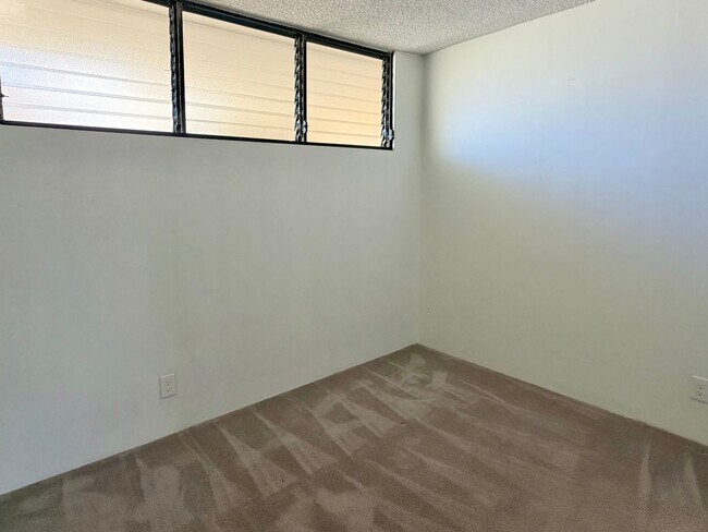 Building Photo - 2121 Ala Wai Blvd