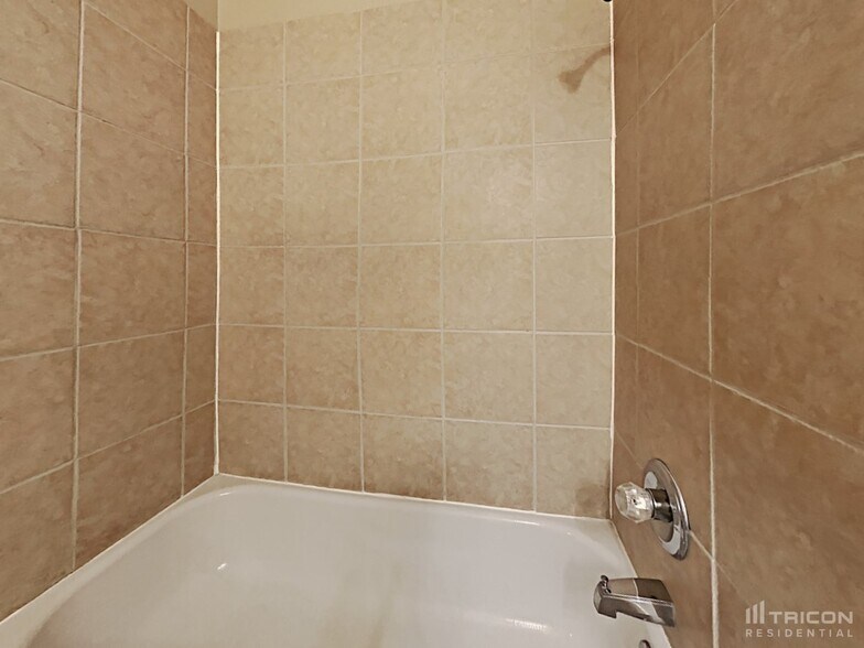 Building Photo - 9722 Spruce Ridge Dr