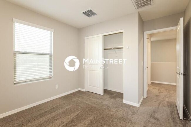 Building Photo - 3 Bedroom Pet-Friendly Home in Phoenix, AZ with Main Street Renewal