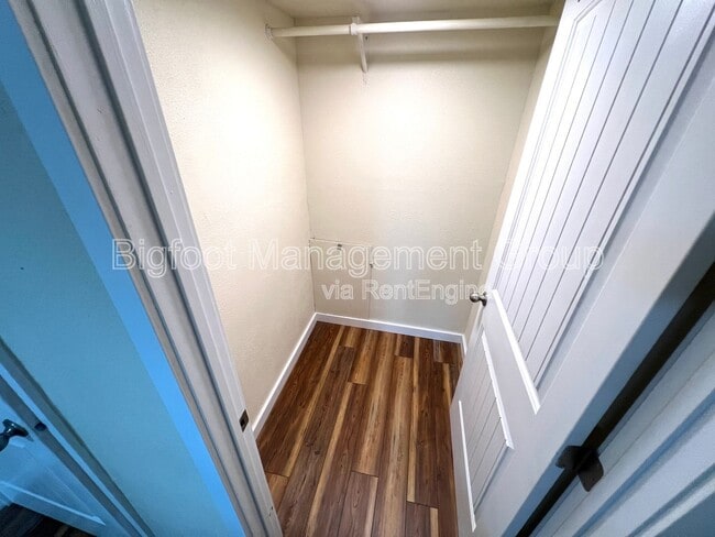 Building Photo - 3750 Heather Dr