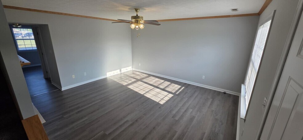 Building Photo - 126 Candle Ct