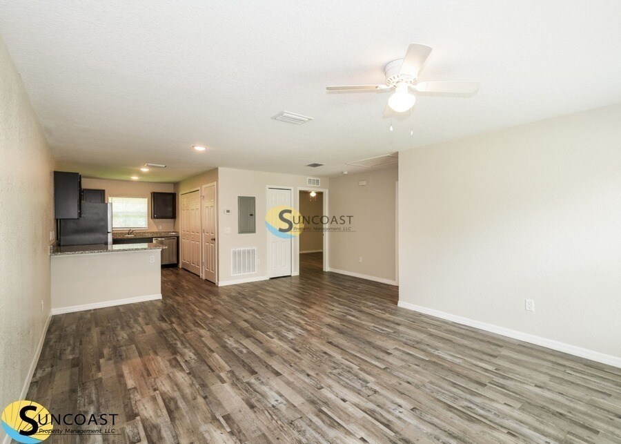 Building Photo - 9137 N Mendoza Way