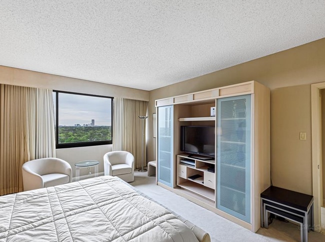 Primary Photo - 49 Briar Hollow Ln