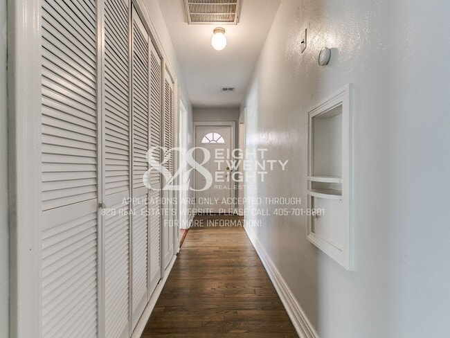 Building Photo - *COMING SOON - TOURS EXPECTED TO BEGIN 6/5/26* 2 Bed/2 Bath Duplex Close to Campus Corner!