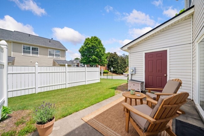 Building Photo - 3-bedroom, 2.5-bath end-unit townhome in the Garrison Square