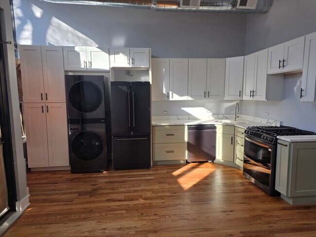 Building Photo - 831 S Western Ave