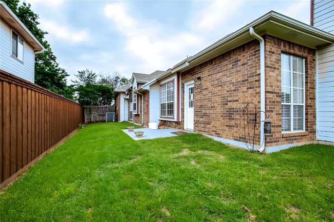 Building Photo - 3306 Ashleaf Dr