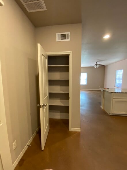 Building Photo - 1719 Houston St