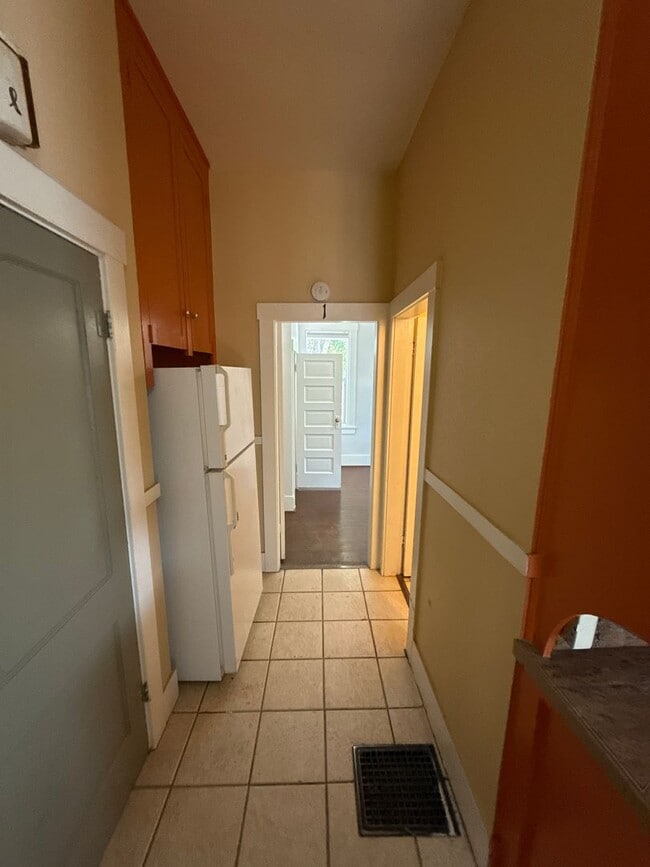 Building Photo - Charming Craftsman-Style 3-bedroom 1 bath ...
