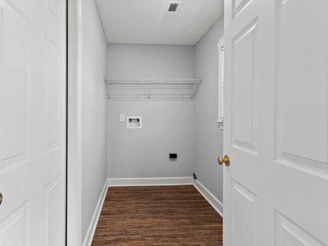 Building Photo - Great location in Harvest and only minutes...