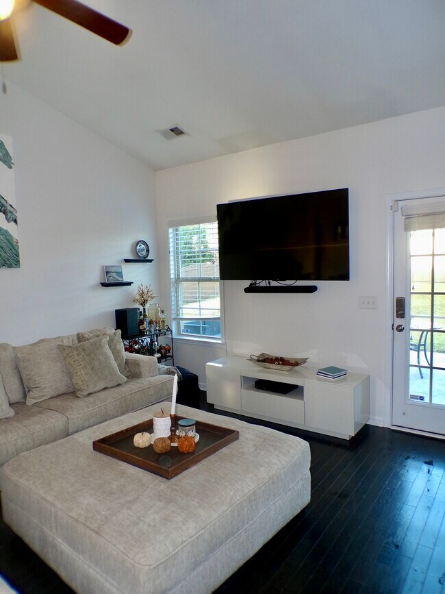 Building Photo - 114 Eldon Dr