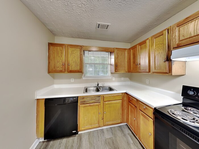 Building Photo - 105 Whitehead Dr