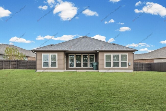 Building Photo - Magnificent home in Wyndham Hill Community! -Refrigerator, Washer/Dryer, and Lawn Care ALL INCLUDED