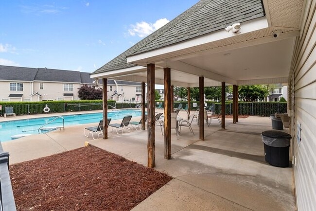 Building Photo - Your Perfect Townhome Is Here!