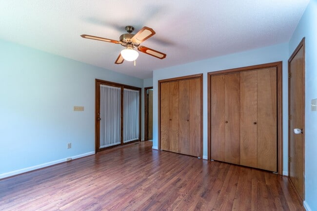 Building Photo - Meticulously maintained property with a st...