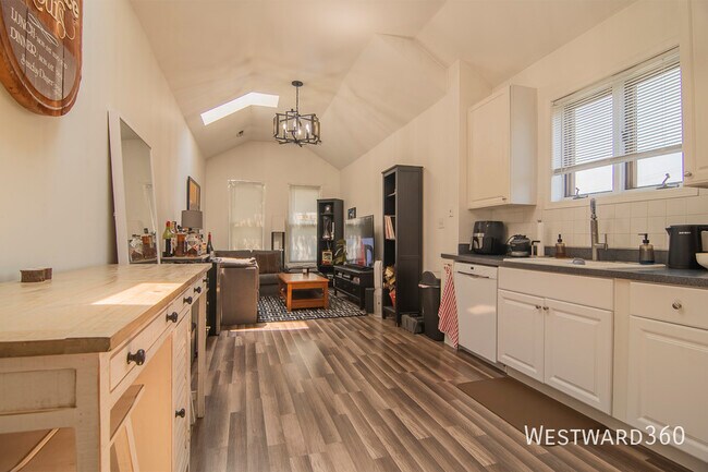 Building Photo - 938 Willow-2