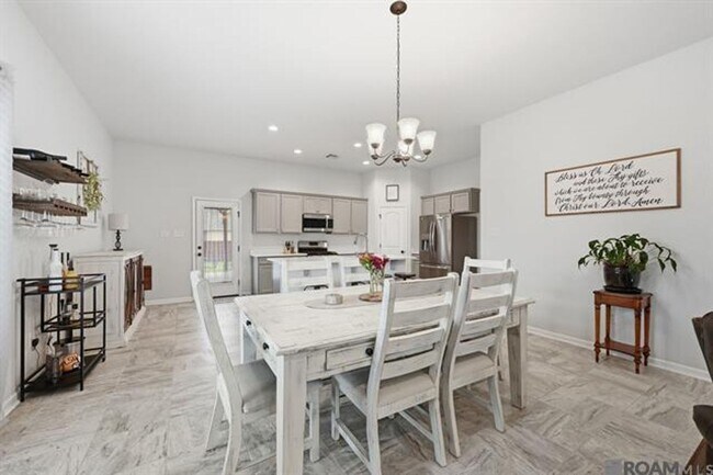 Building Photo - 4 Bedroom House Near LSU on Burbank