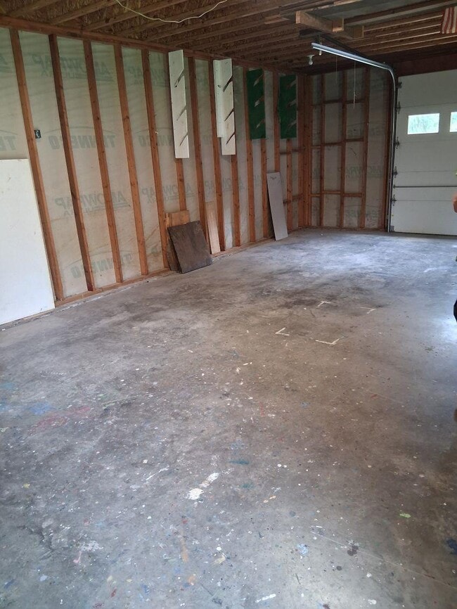Building Photo - 836 N Chodikee Lake Rd