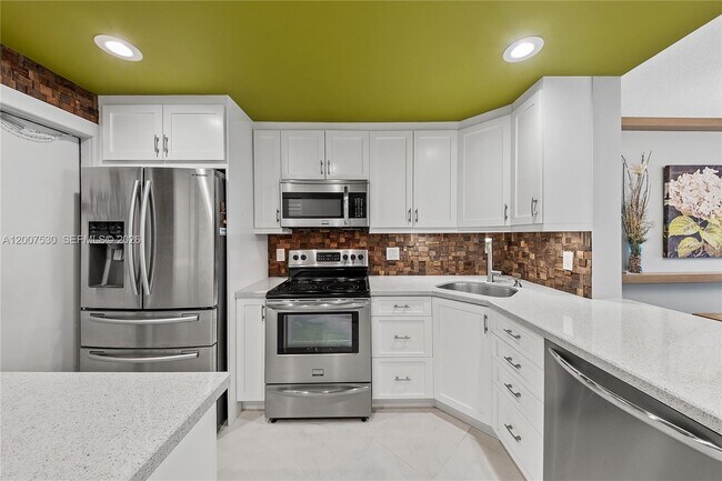 Building Photo - 470 Paradise Isle Blvd
