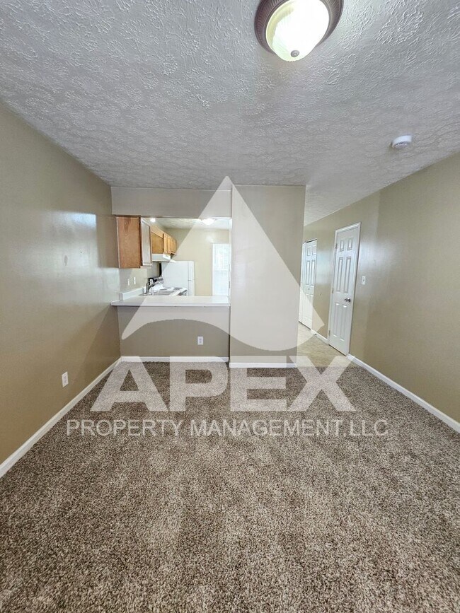 Building Photo - MOVE-IN SPECIAL,NO RENT TIL JUNE 1ST! - Nice 2 Bd | 1.5 Ba Townhouse in West Knox Condo Community!
