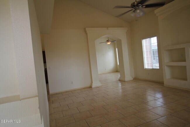 Building Photo - 456 Passmore Rd