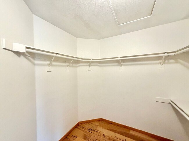 Building Photo - Recently Remodeled 3 Bedroom 2 Bathroom Corner Lot Home Move-in Ready