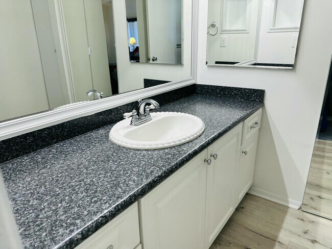 Building Photo - 3953 Cocoplum Cir